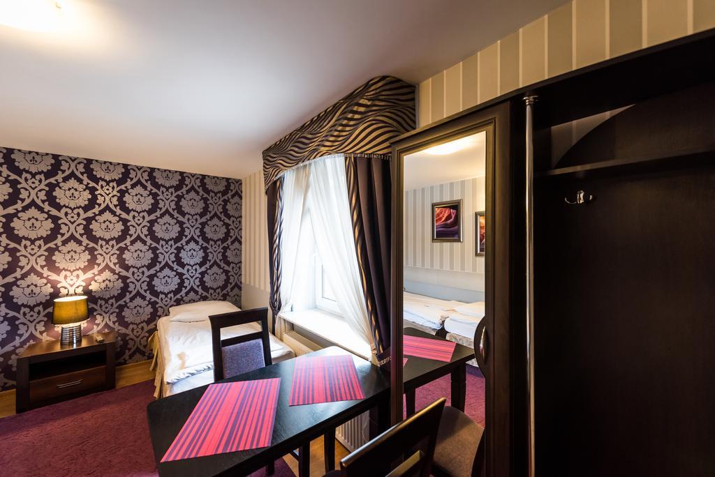Hotel Palac Akropol Lublin Quarto foto